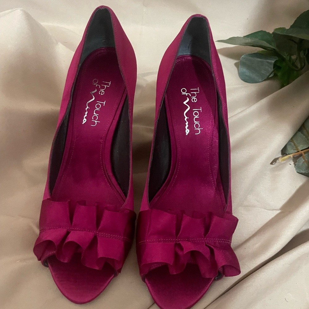 Fuchsia pumps